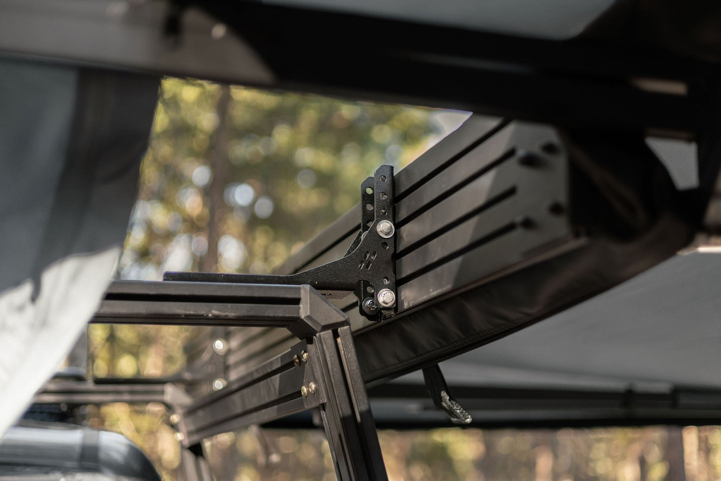 Taruca Rogue 270+ XC D-Access Awning RHS